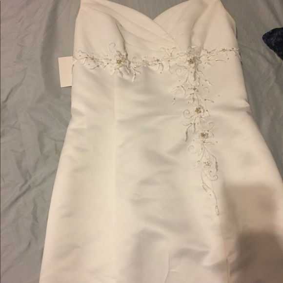 Wedding dress - Picture 8 of 11